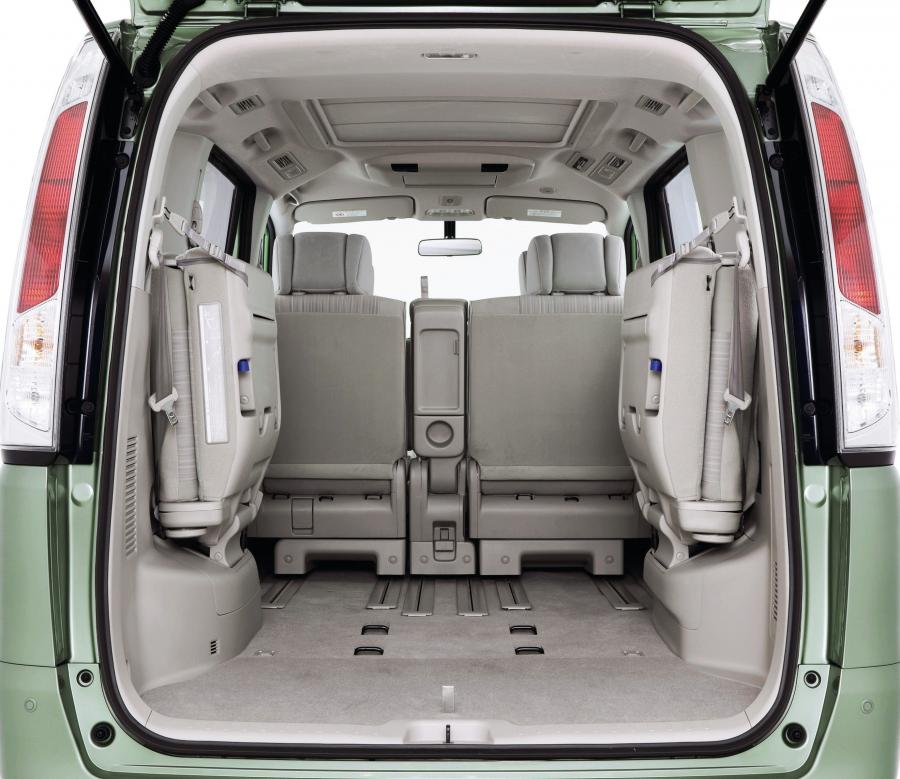  Nissan Serena 2011 года  (фото 22 из 37)